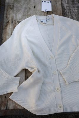 Söt stickad kofta med v-ringning cremevit