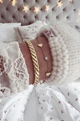 Gulligt armband med  strasstenar och hjärtan