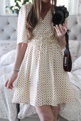 Söt blommig klänning vanilj vintage röd