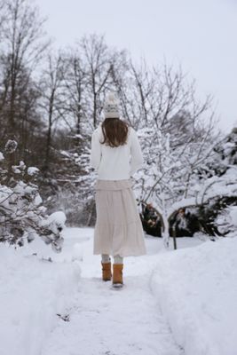 Beige linnekjol med volanger