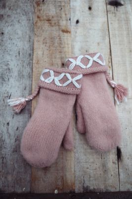 Ljuvliga ullvantar i skandinavisk stil gammalrosa