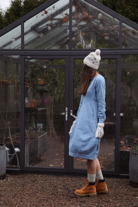 Söt jeansklänning i lantlig stil ljusblå