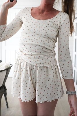 Handgjorda ribbade shorts liten blomma