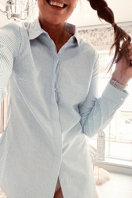 Klassisk randig skjorta i ljusblått och vitt