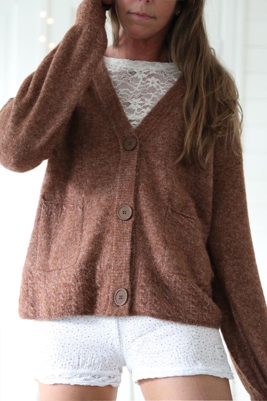 Romantisk brun kofta i ullblandning