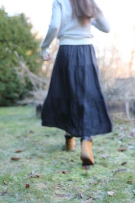 Vintage svart linnekjol med volanger