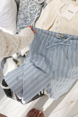 Ljusblå randiga shorts i bomull