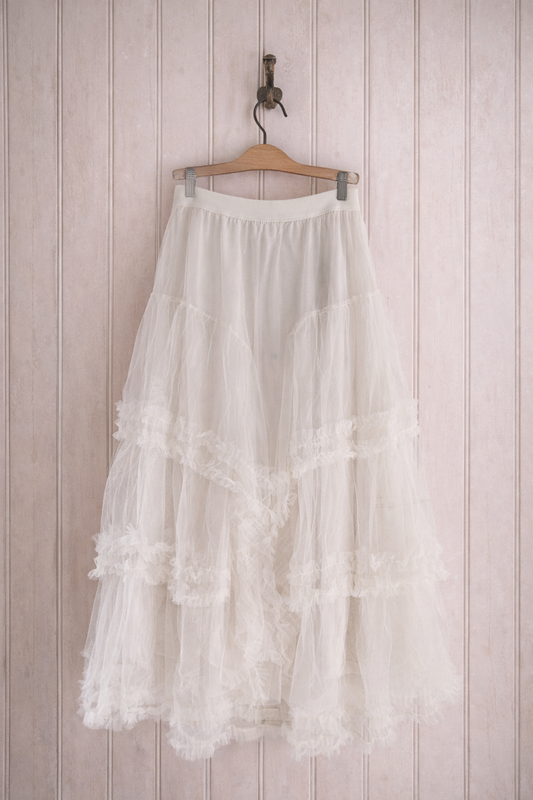 Vit romantisk tyllkjol