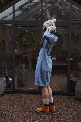 Söt jeansklänning i lantlig stil ljusblå