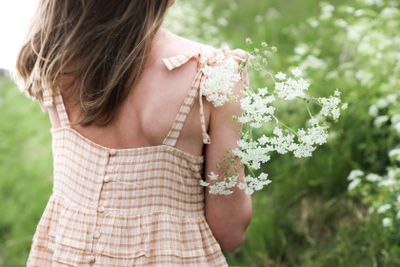 Söt volangklänning honung /beige