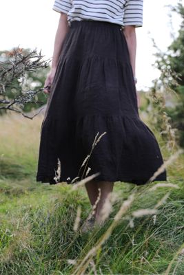 Mörkbrun linnekjol med volanger