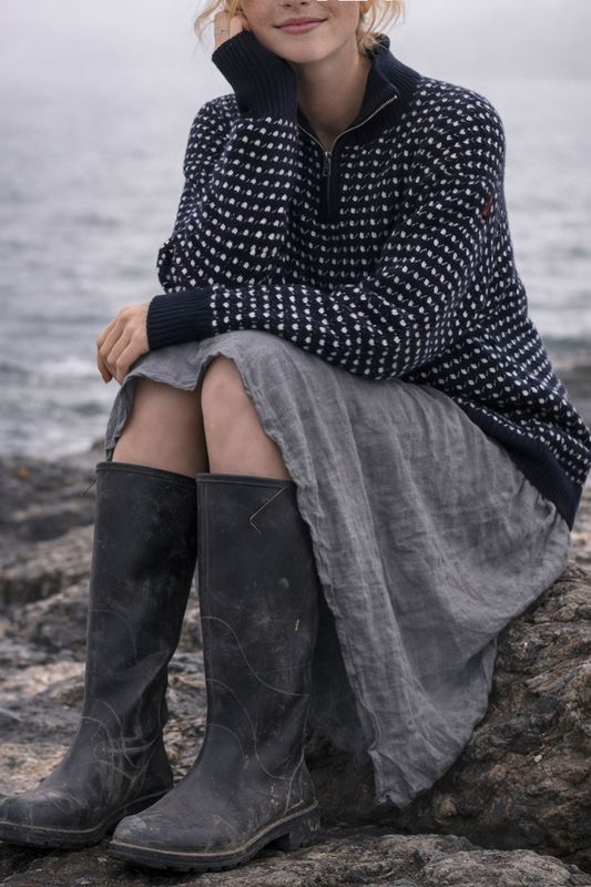 Fiskartröja mörkblå i nordisk lusekoftestil