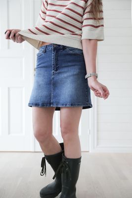 Kort jeanskjol i bomullsdenim blå