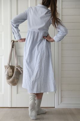 Randig skjortklänning ljusblå vit