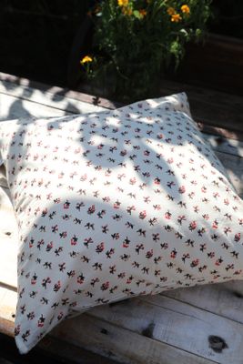 Småblommigt kuddfodral