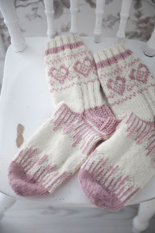 Handstickade Raggsockor med hjärtan
