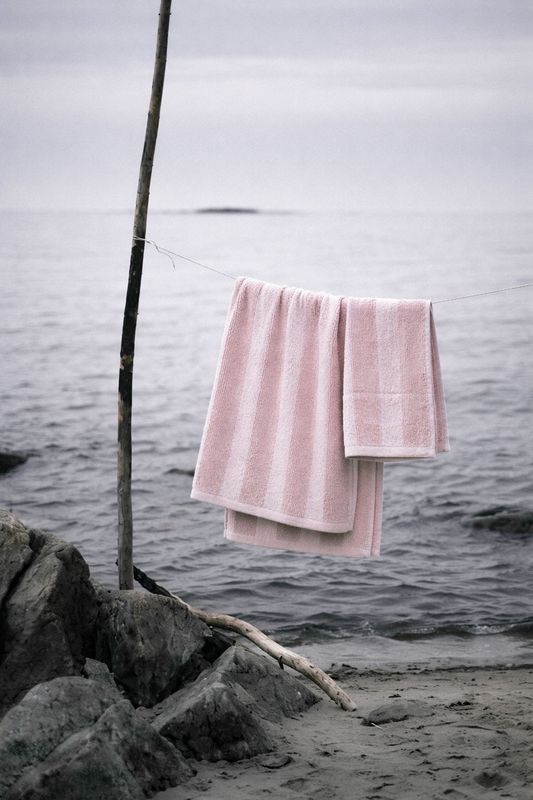 Randigt badlakan i rosa bomullsfrotté