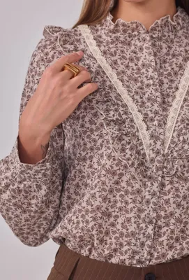 Giselle blouse cafe