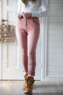 Jeans i favoritmodell vintage rosa med knappar