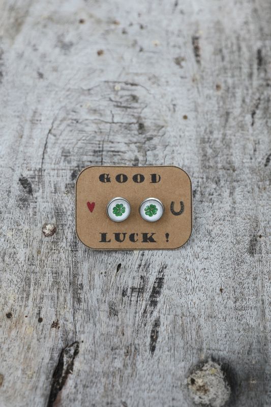 Örhängen med fyrklöver – lyckosmycke i silverfärgat stål