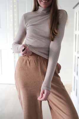 Mjuk randig polotröja cinnamon swirl/offwhite