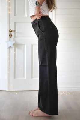 Visti jeans tvättad svart