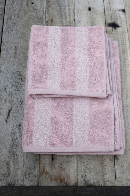 rosa badlakan och handduk