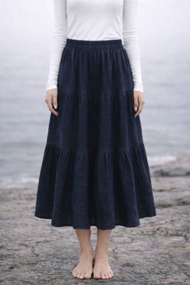 Mörkblå linnekjol med volanger