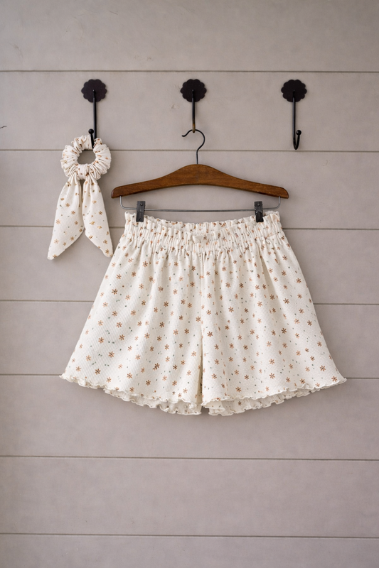 Handgjorda ribbade shorts liten blomma