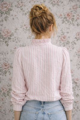 Elsa bäckebölja blus – rosa randig bomullsblus