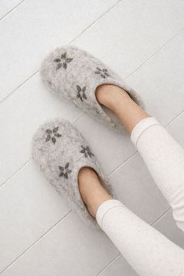 Handgjorda ulltofflor med mockasula