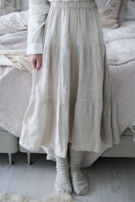 Beige linnekjol med volanger