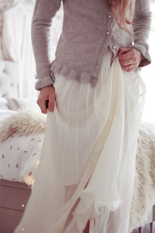 Flake cremevit lång tyllkjol