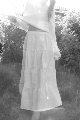 Sommarbris – vit stickad tröja i bomullsblandning