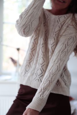 Söt mönsterstickad tröja beige