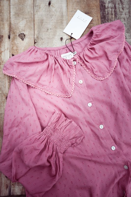 Romantisk ceriserosa skjorta