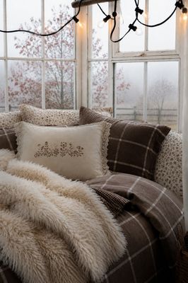 Dickes, flauschiges, naturweißes Plaid mit weicher Schafsfellimitation