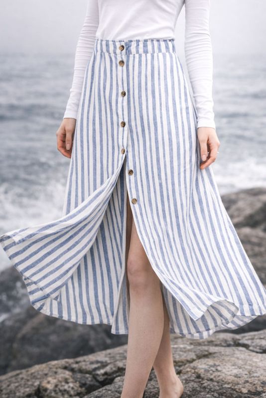 Randig kjol i linne och viskos med knappar