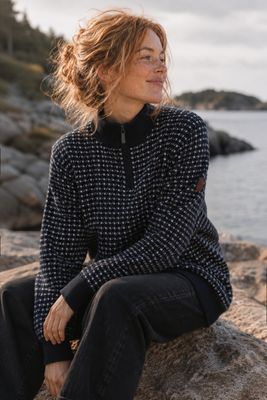 Fischermuster-Pullover in Dunkelblau im nordischen Lusekofte-Stil