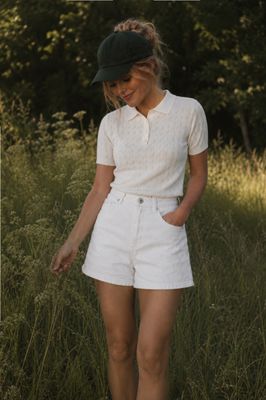 Knitted top with a collar
