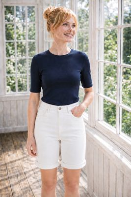 Vita jeansshorts med hög midja och stretch