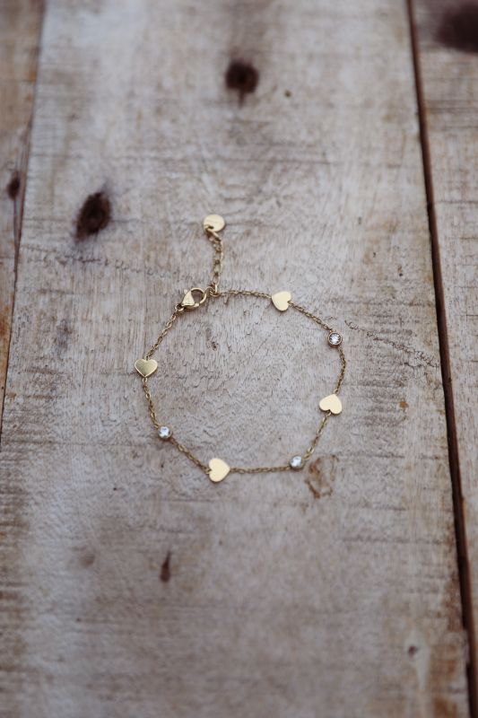 Gulligt armband med  strasstenar och hjärtan