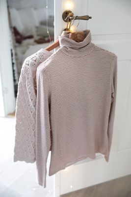 Mjuk randig polotröja cinnamon swirl/offwhite