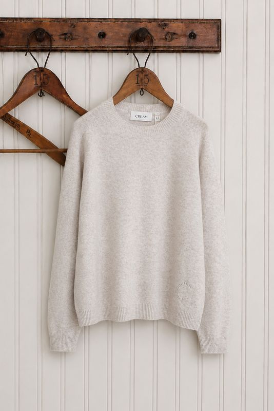 Beiger, weicher Wollpullover