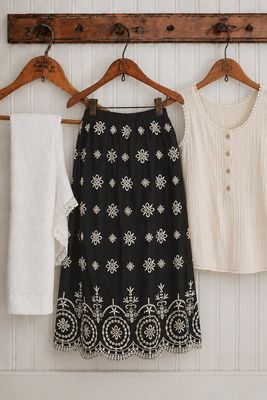 Broderad bomullskjol