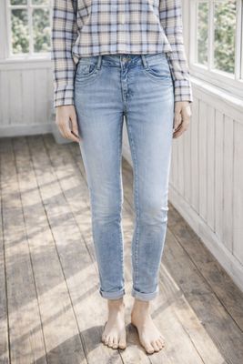 Jeans i favoritmodell ljusblå