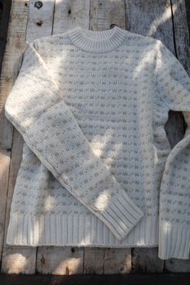 Beiger Pullover aus nordischer Wolle