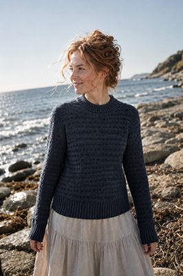 Blauer Pullover aus nordischer Wolle