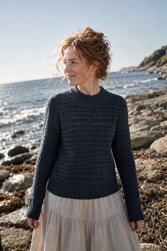Blauer Pullover aus nordischer Wolle
