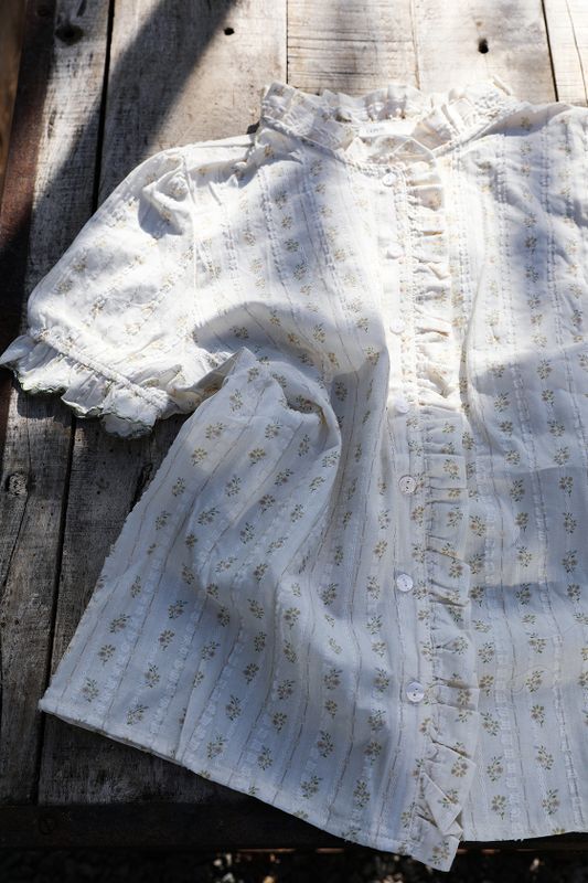 gul blommig blus 1